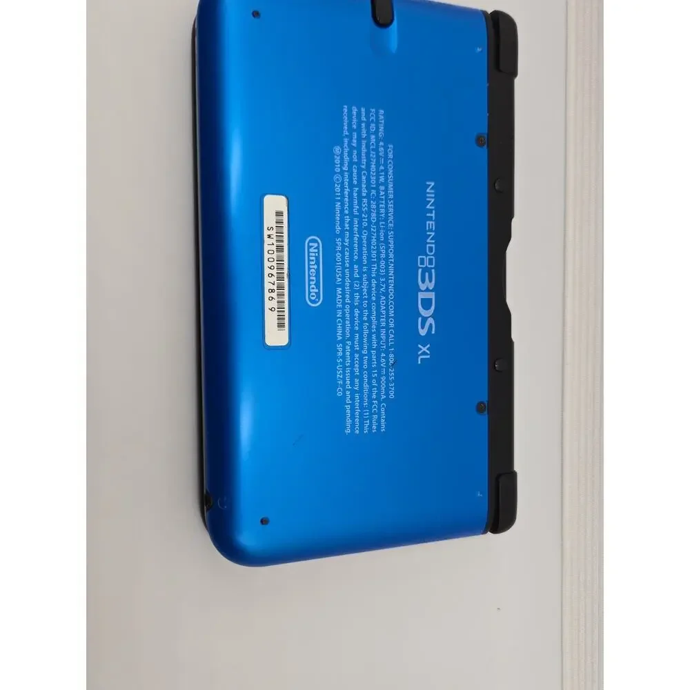 Nintendo 3DS XL Blue With Charger and Hard CASE